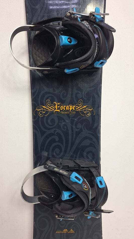 Matrix Escape 136 cm Snowboard + HEAD Rental S Bindings Snow Adventure