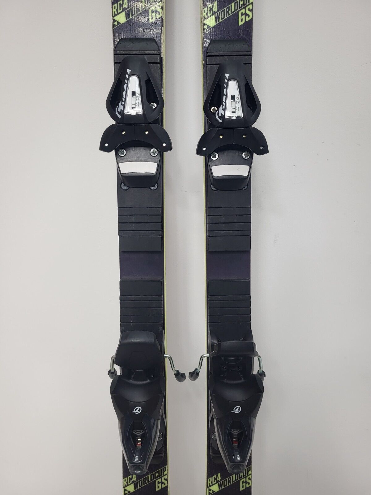 Fischer RC4 GS 170 cm Ski + fixations Tyrolia 10 Sports d’hiver Plaisir Aventure