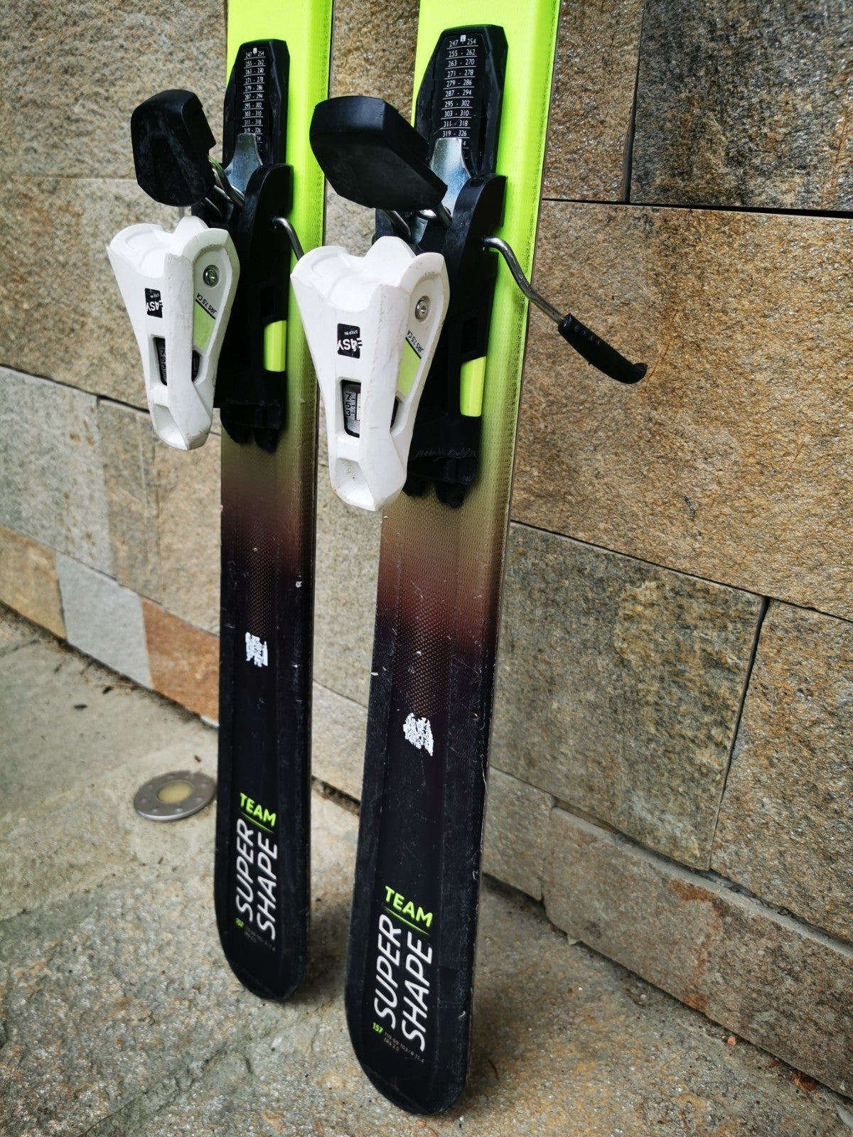 HEAD Supershape Team Easy 157cm  Ski + HEAD 7.5 Bindings  Winter Sport
