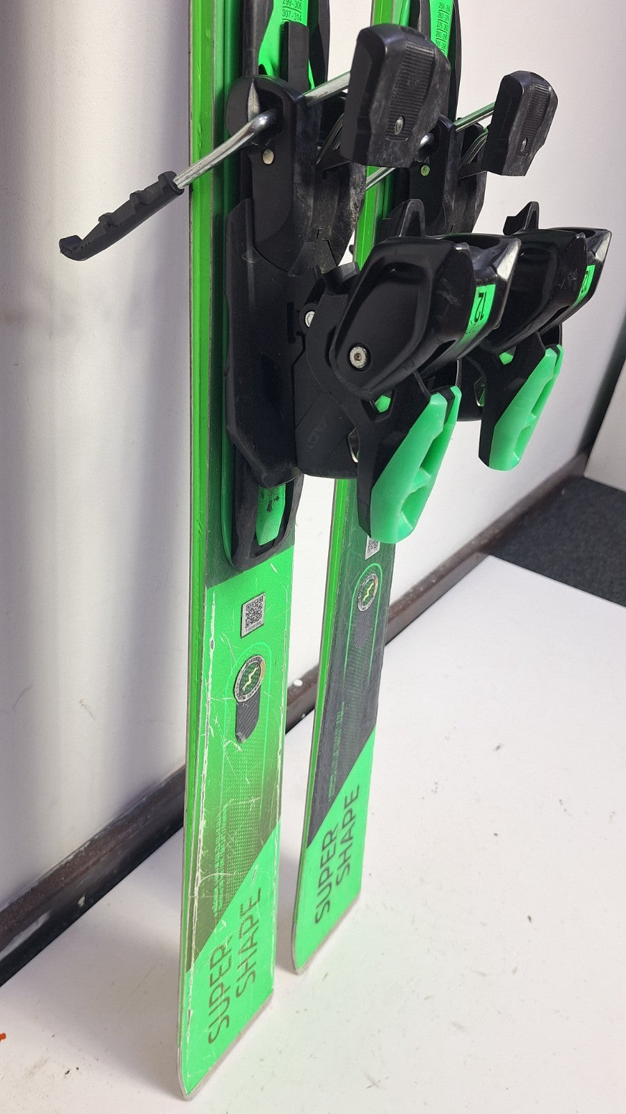HEAD Supershape e-Magnum  170cm Ski + Head PRD 12  Bindings Winter Sport