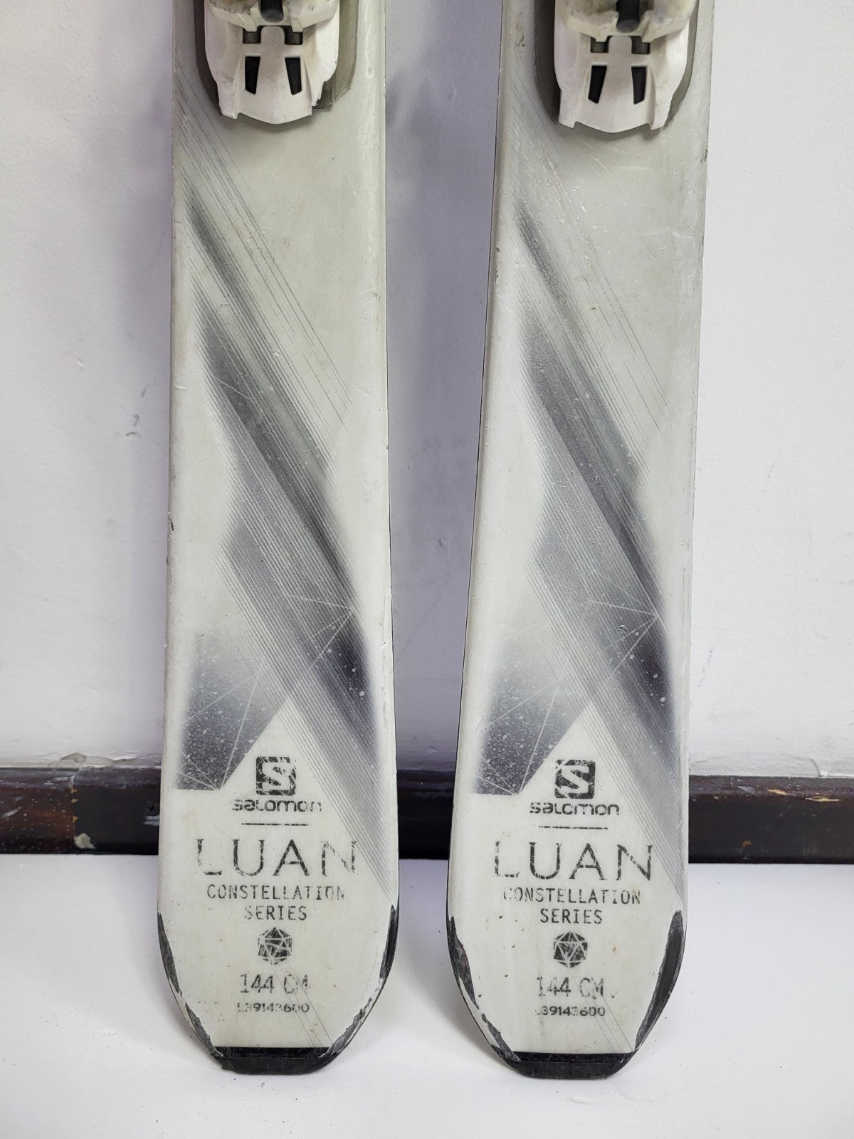 Salomon Luan 144cm Ski + Salomon Lithium 10 Bindings Winter Sport Fun Snow