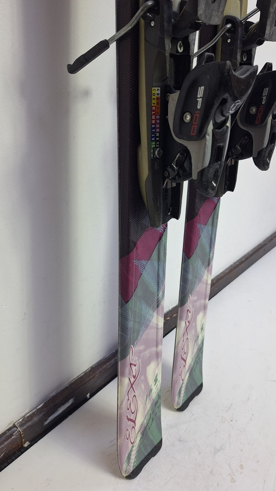 Ski Nordica Elexa EVO 168 cm + fixations Tyrolia SP 10, aventure de sports d'hiver
