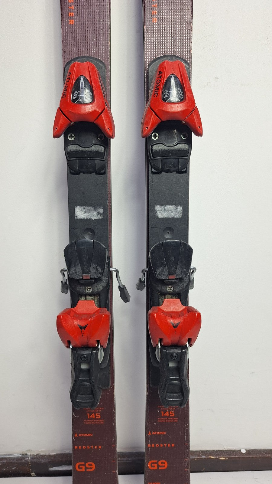 Atomic Redster G9 FIS Junior Riesenslalomski 145 cm + Atomic 7.5 Bindung Wintersport