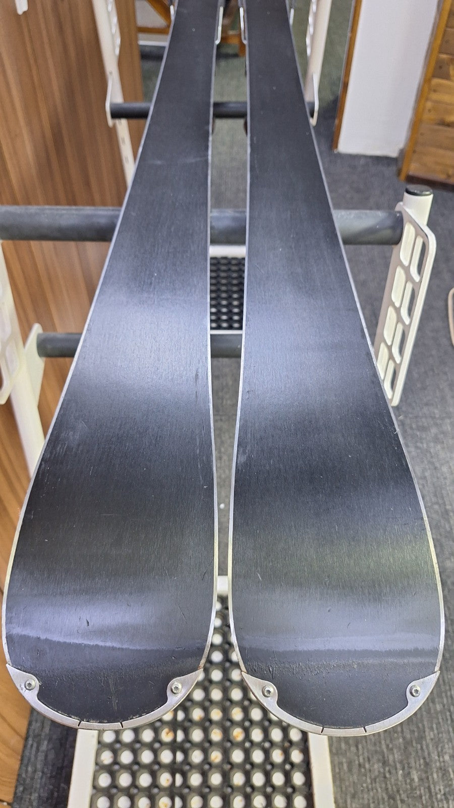 Ski Nordica Elexa EVO 168 cm + fixations Tyrolia SP 10, aventure de sports d'hiver