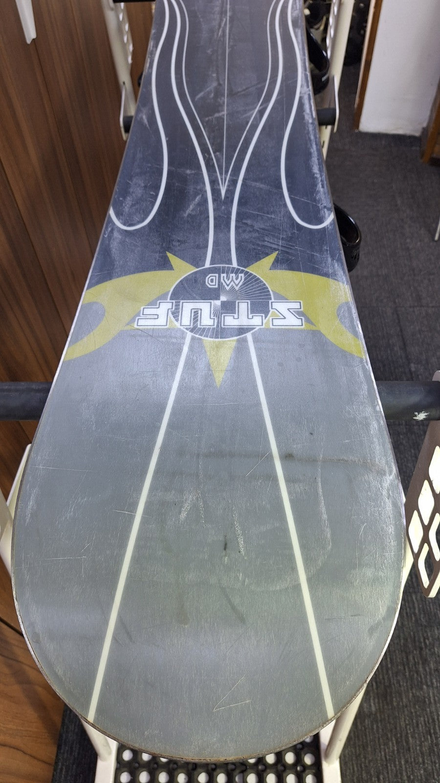 Stuf Mylend 157 cm Snowboard + Burton L Bindings Winter Sport Snow Fun