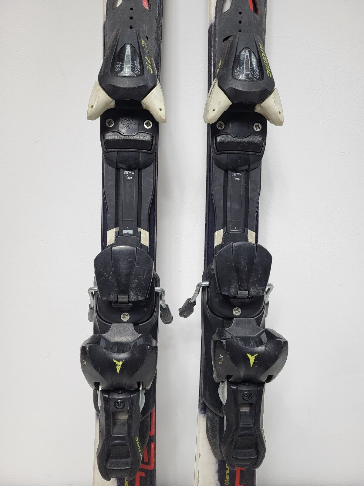 Atomic Redster XT 123cm Ski + Atomic 7.5 Bindungen Wintersport
