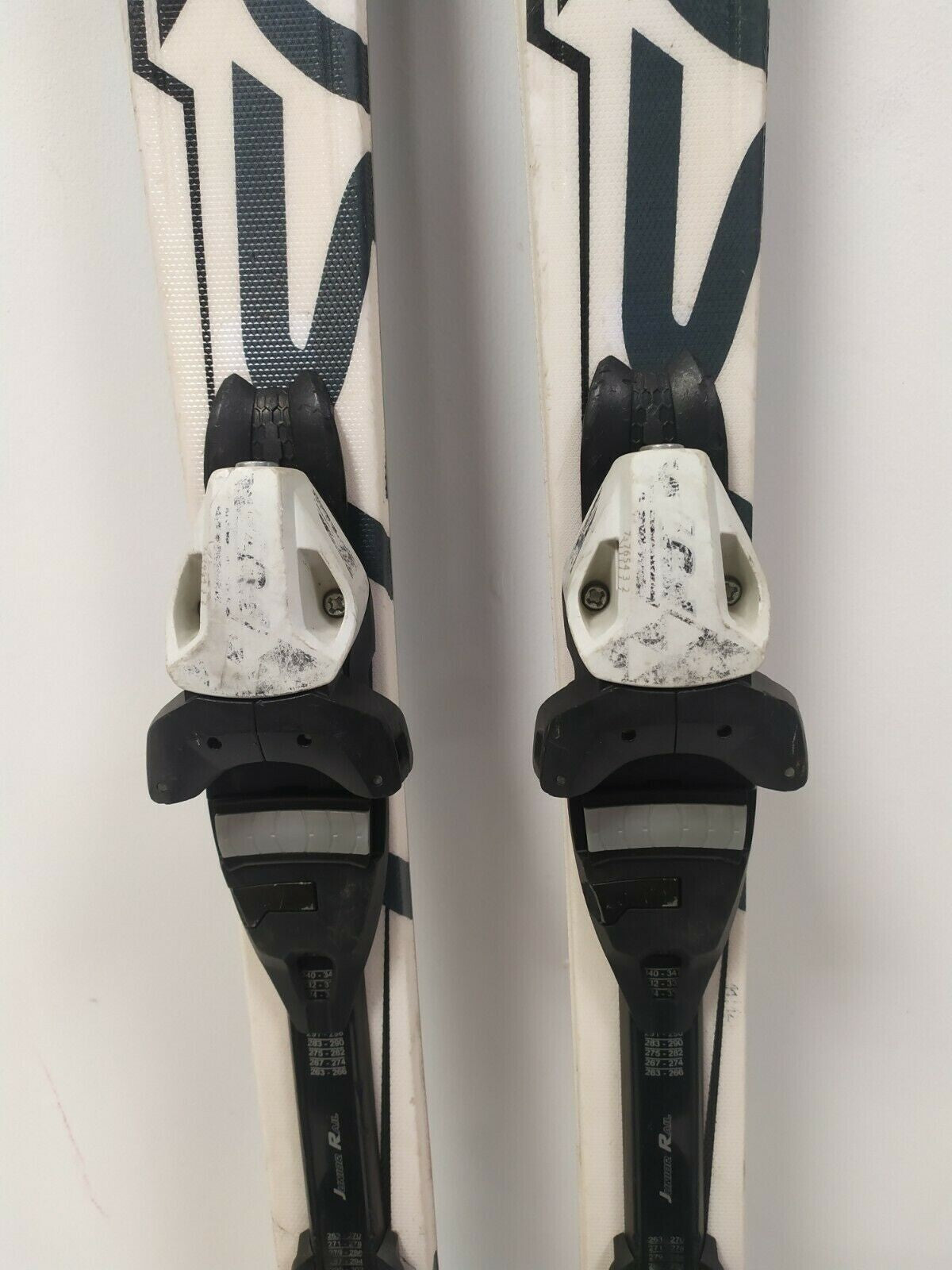 Ski Fischer Race 140 cm + fixations Fischer 7.5, sports d’hiver, descente, loisirs, CBS