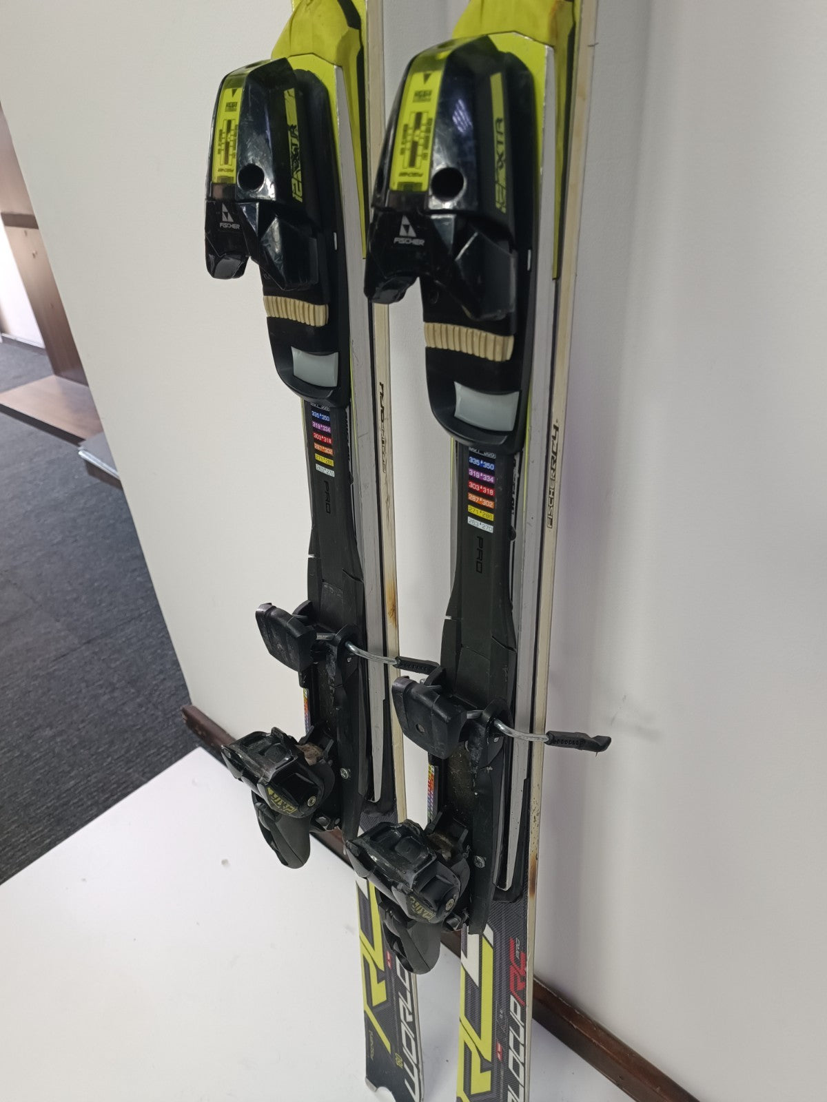 Fischer RC4 Weltcup 180 cm Ski + Fischer 12 Bindungen Wintersport Schnee