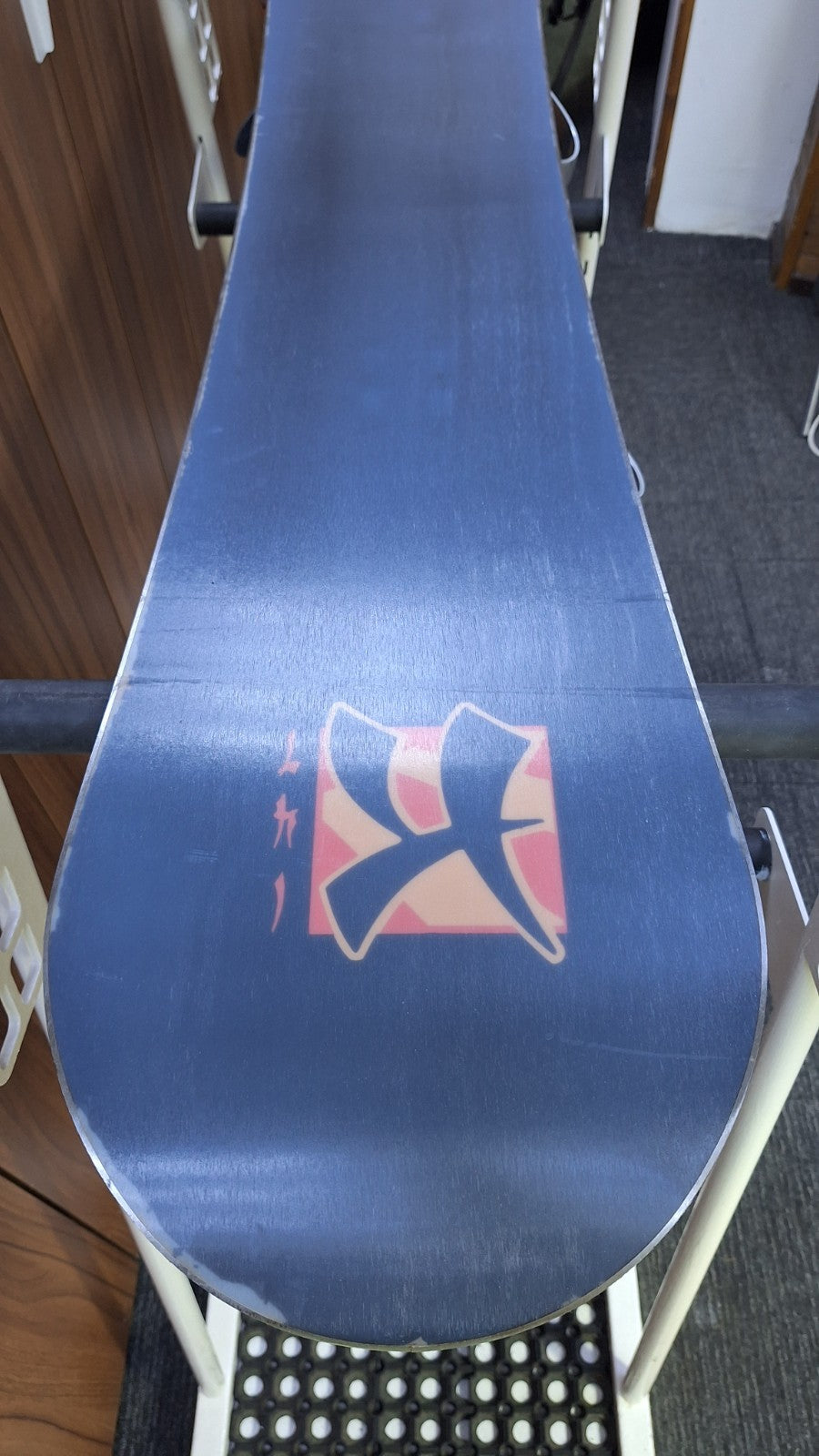 Snowboard Heli Kamikaze 147 cm + fixations HEAD Rental M Hiver Neige Aventure