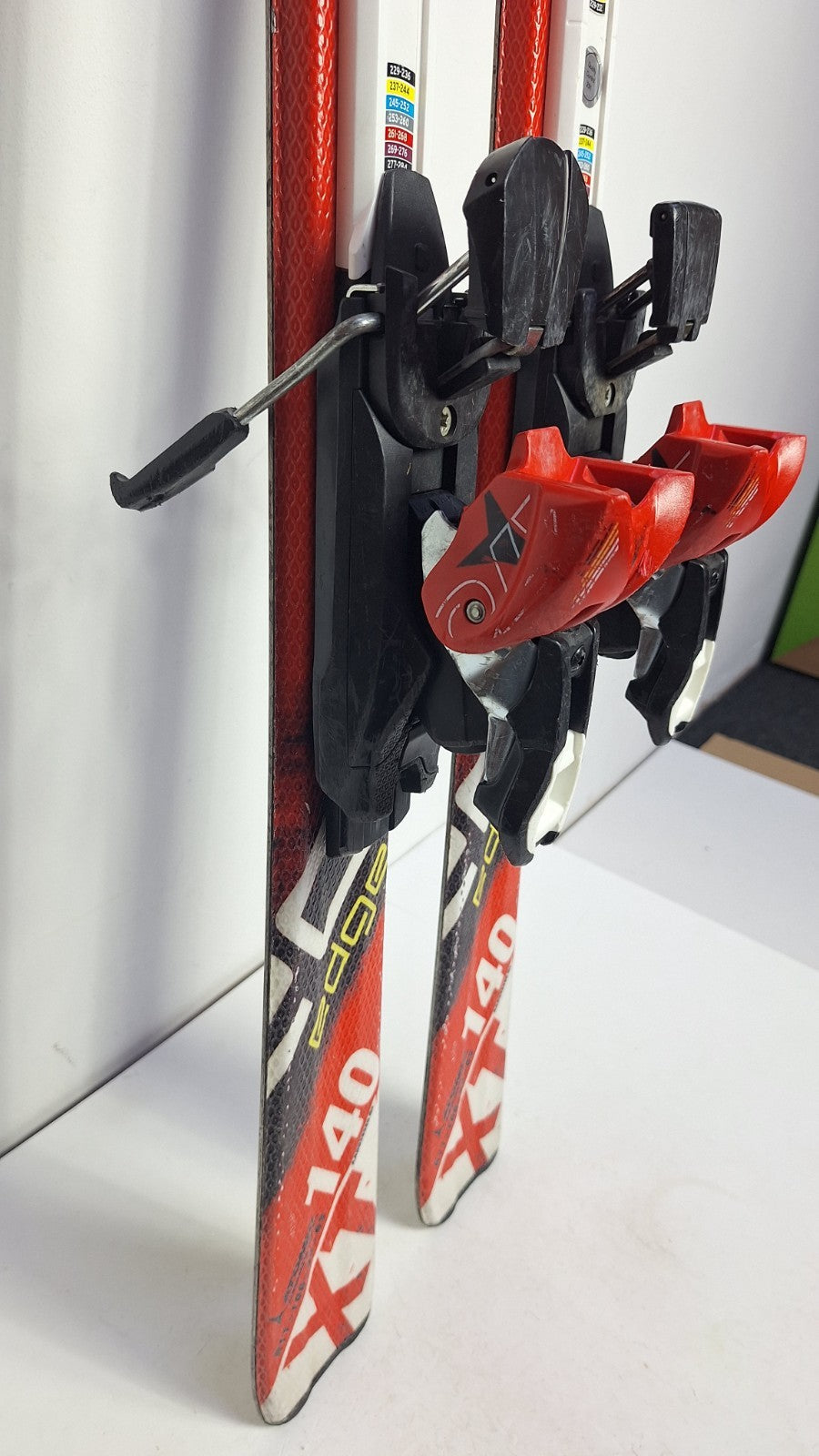 Atomic Redster XT Edge 140cm Ski + Atomic 7.5 Bindings Winter Snow Adventure