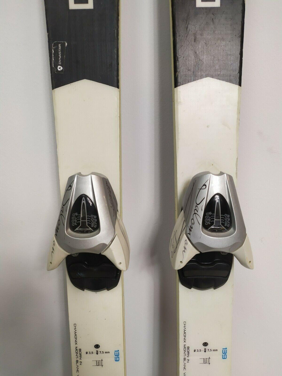 Skis Dynastar Team Pro 139 cm + fixations Salomon 9 NEUVES Ski d’hiver Plaisir