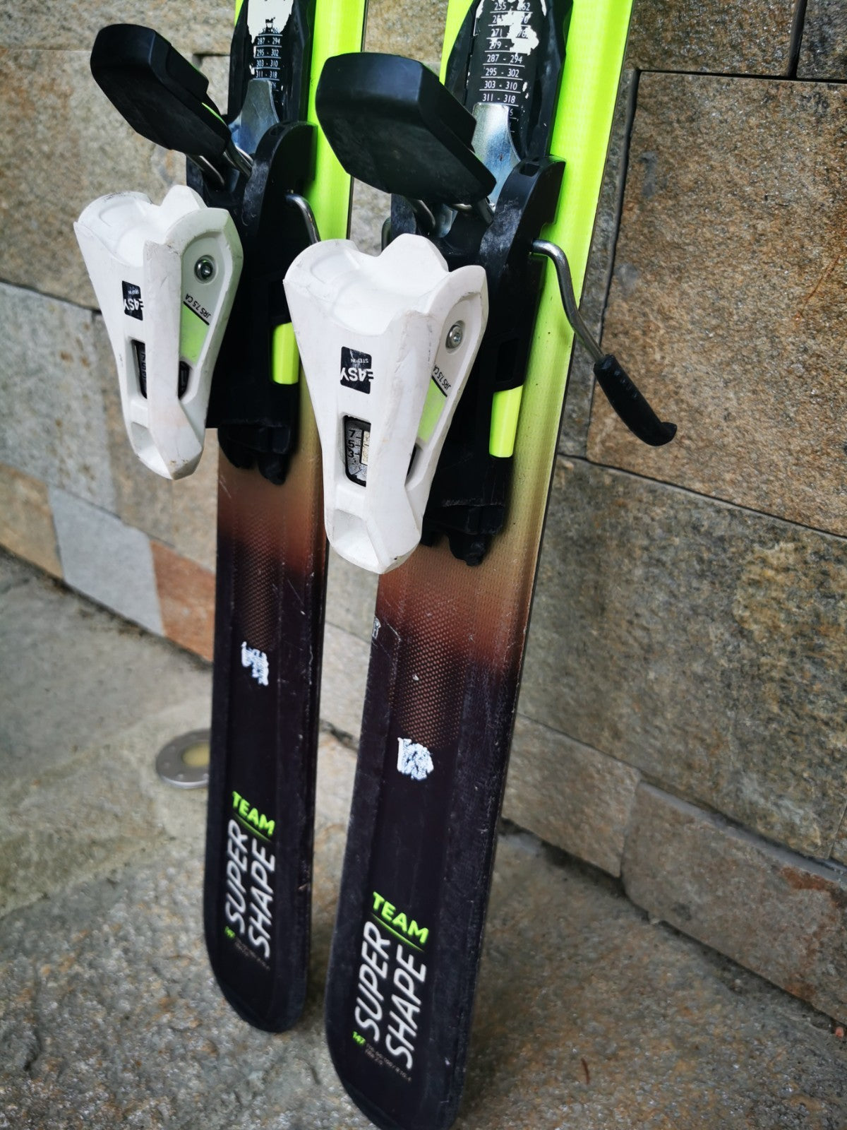 HEAD Supershape Team Easy 147cm  Ski + HEAD 7.5 Bindings  Winter Sport
