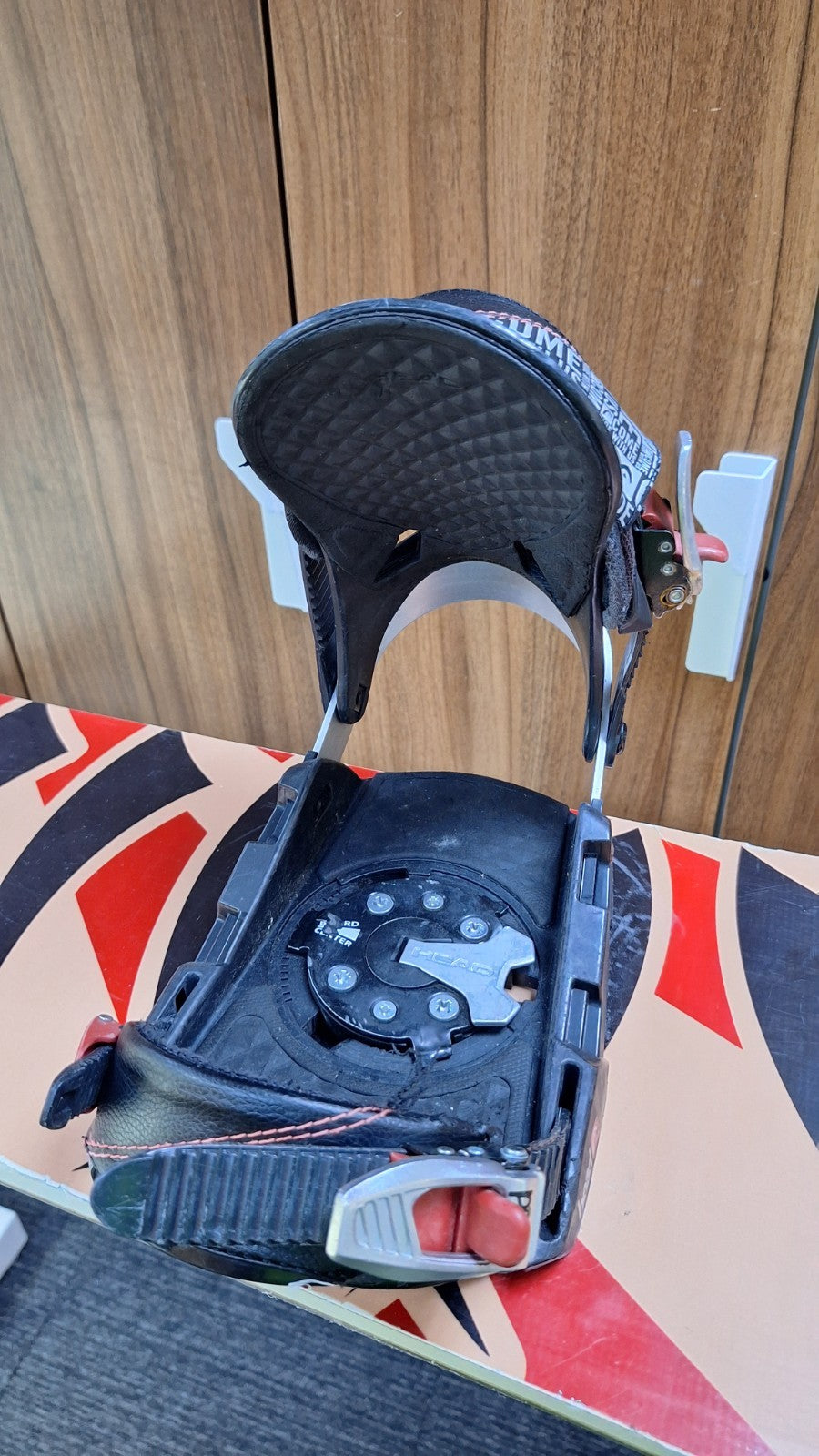 Snowboard Heli Kamikaze 147 cm + Attacchi HEAD Rental M Avventura sulla Neve Invernale