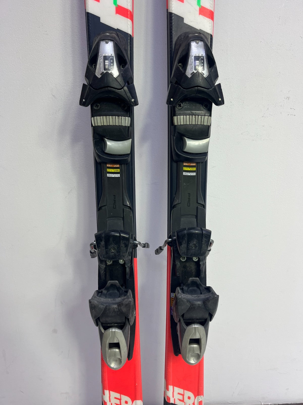 Ski Rossignol Hero J 150 cm + fixations Elan ESP 7.5 Plaisir hivernal Sports de neige
