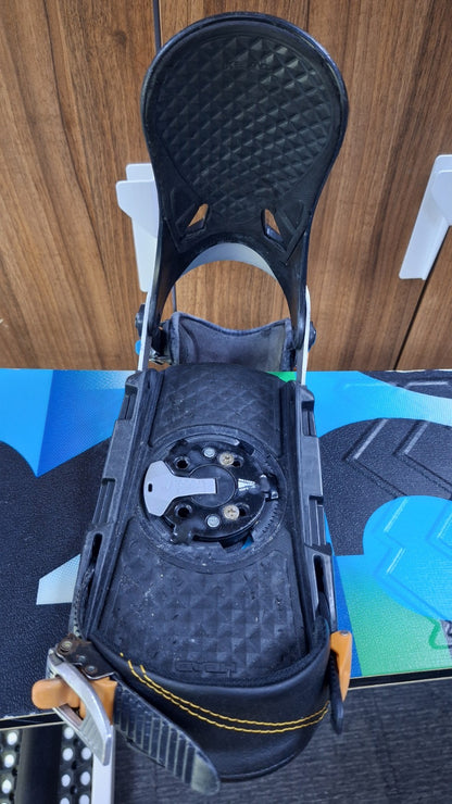 Burton Progression 157 cm Snowboard + HEAD Rental M Bindings Winter Snow Sport