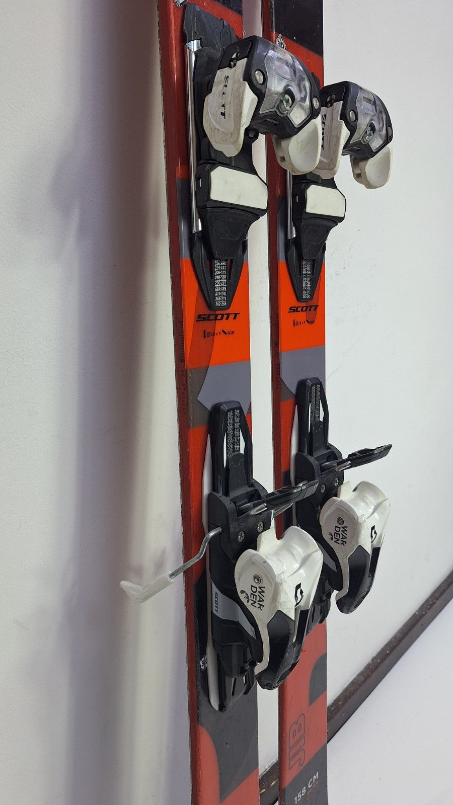 Scott Jib 158 cm Ski + Scott 11 Bindings Winter Fun Snow Sport