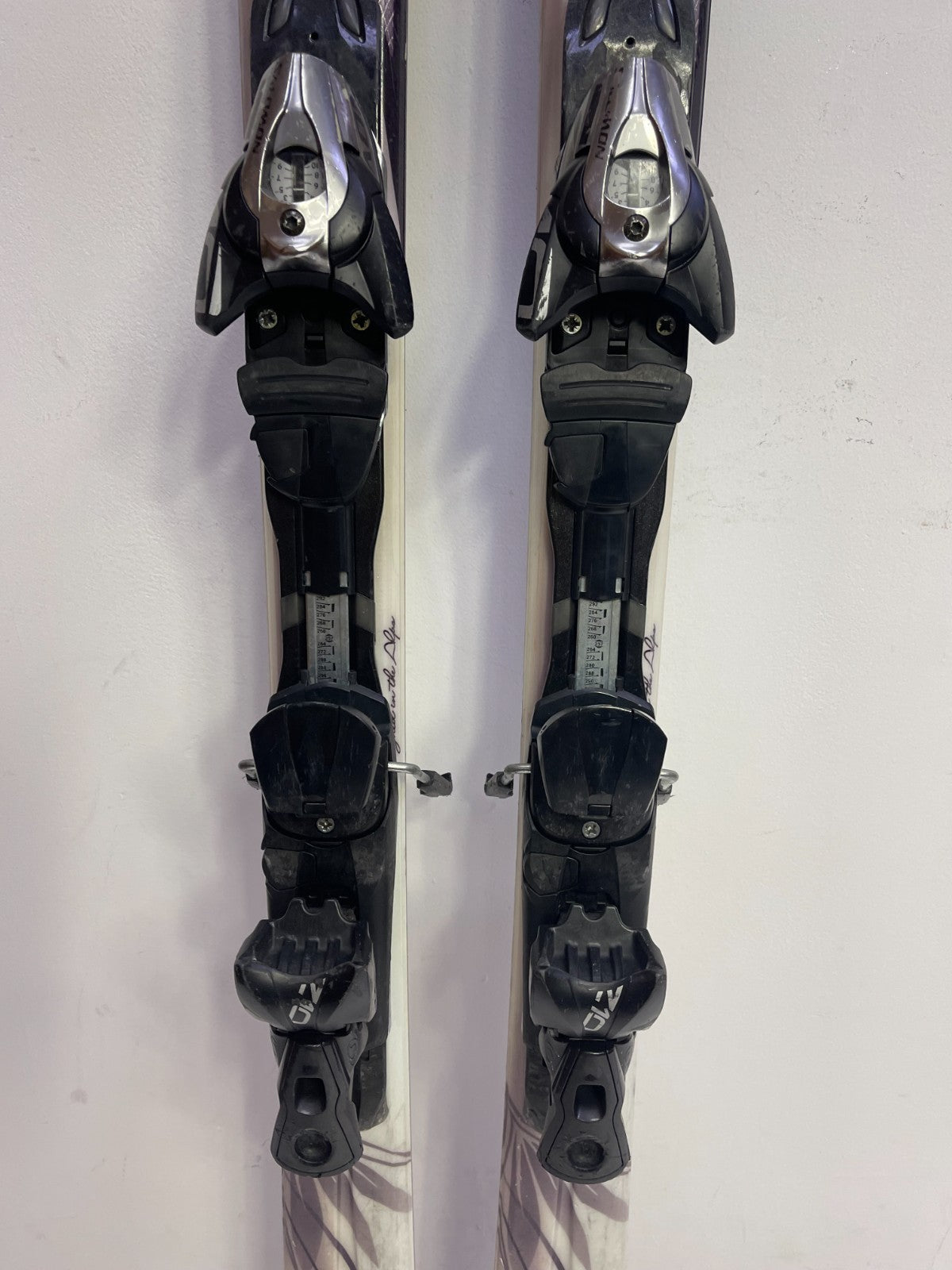 Ski Salomon Emerald 165 cm + fixations Salomon 10 Aventure Sport d’hiver