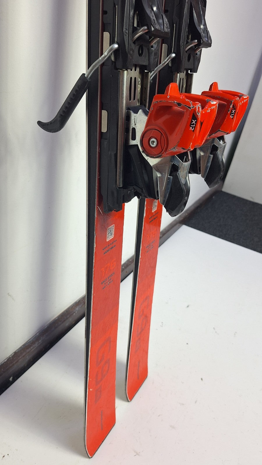 Atomic Redster G9 RS 176 cm Ski + Atomic 12 Bindings  Winter Sport Fun