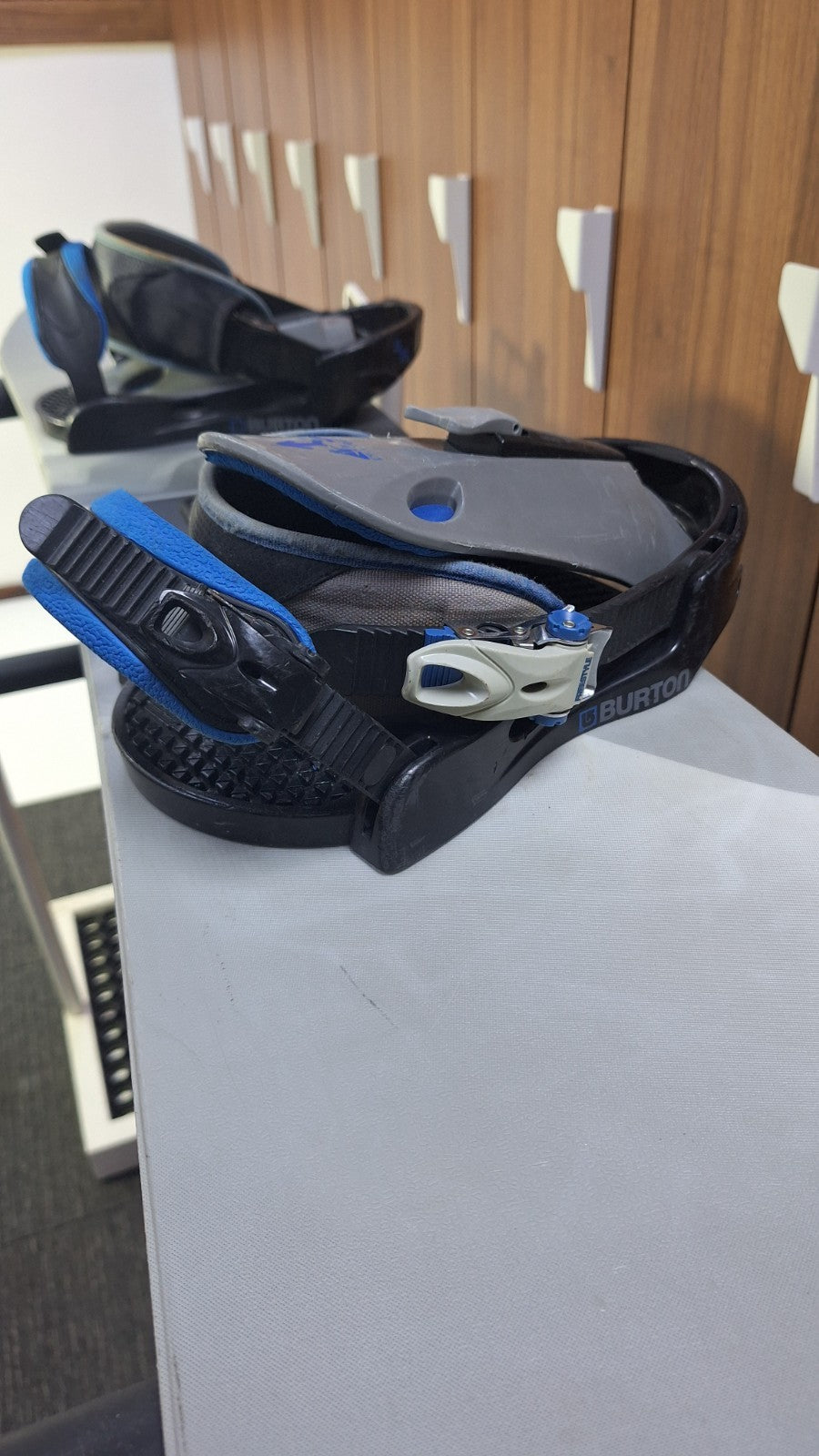Burton LTR 125 cm W Snowboard + Burton S  Fixations Aventure hivernale dans la neige