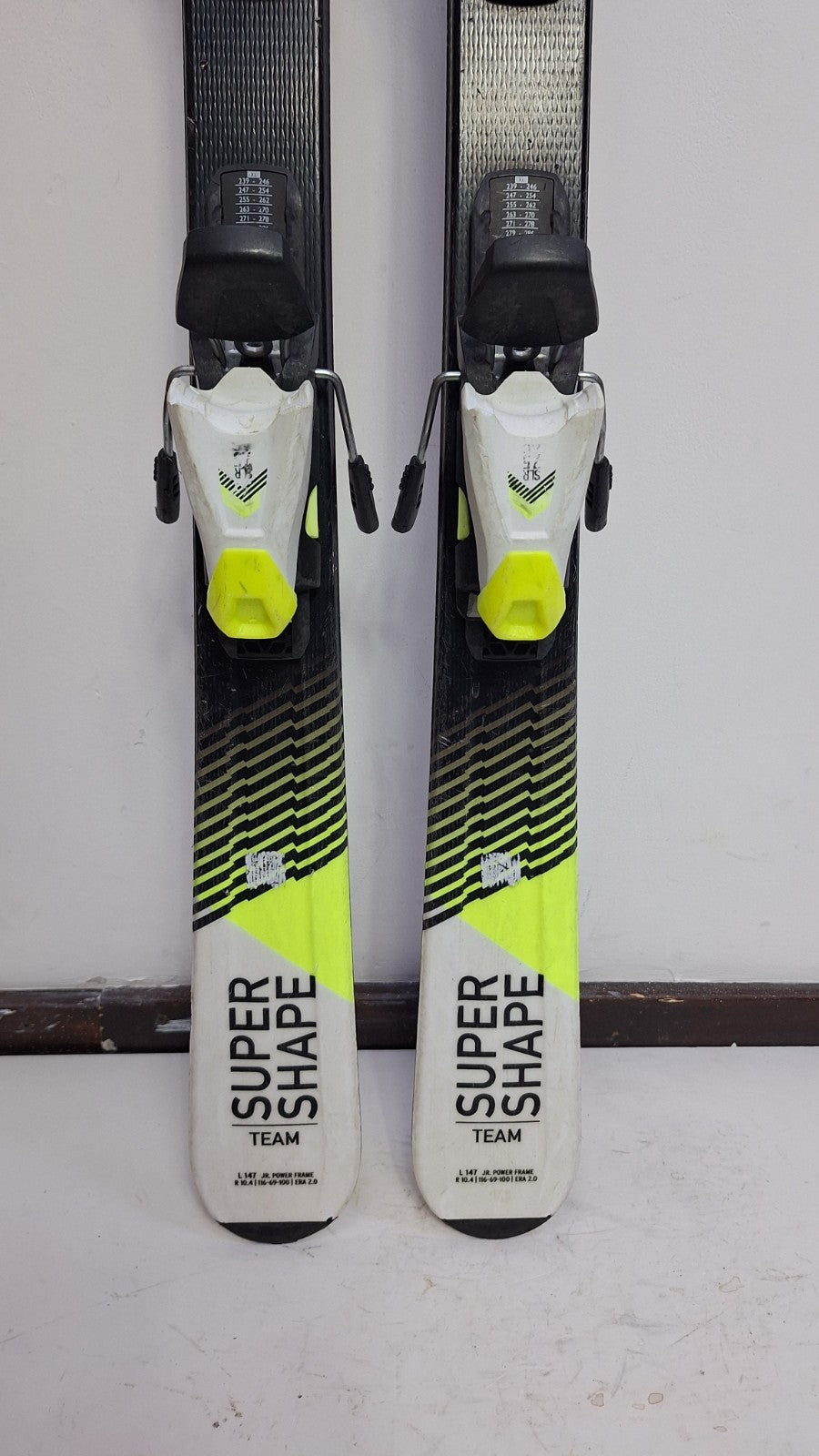 HEAD SupershapeTeam SLR PRO 147cm Ski + HEAD SLR 7.5 Bindungen Wintersport