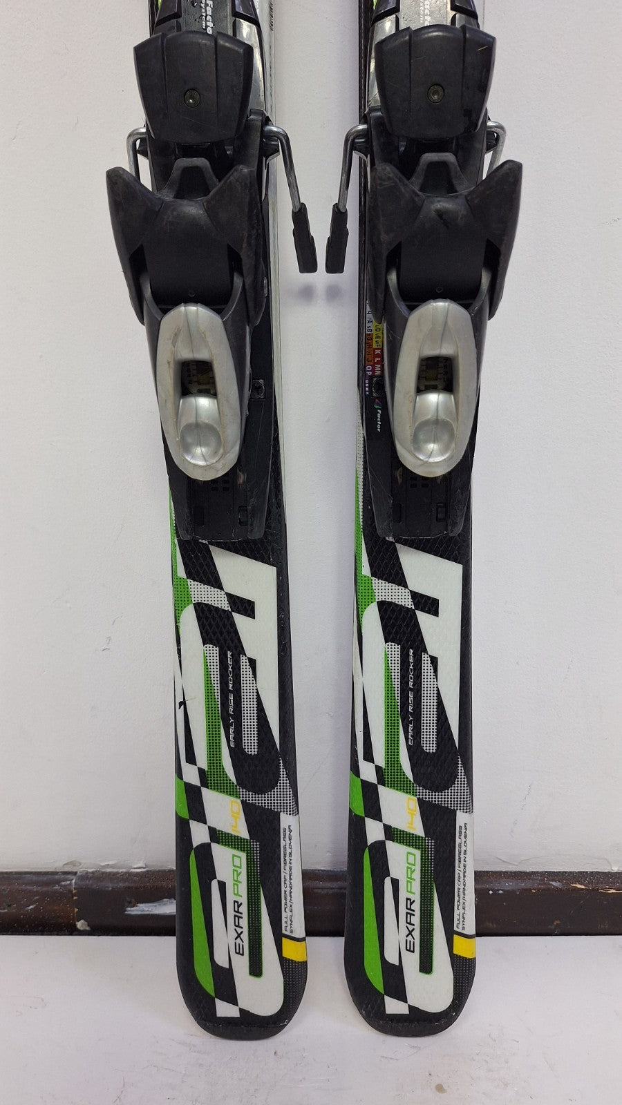 Elan Exar Pro 140 cm Ski + Fixations Elan ESP 7.5 Sport Neige Plaisir hivernal Aventure