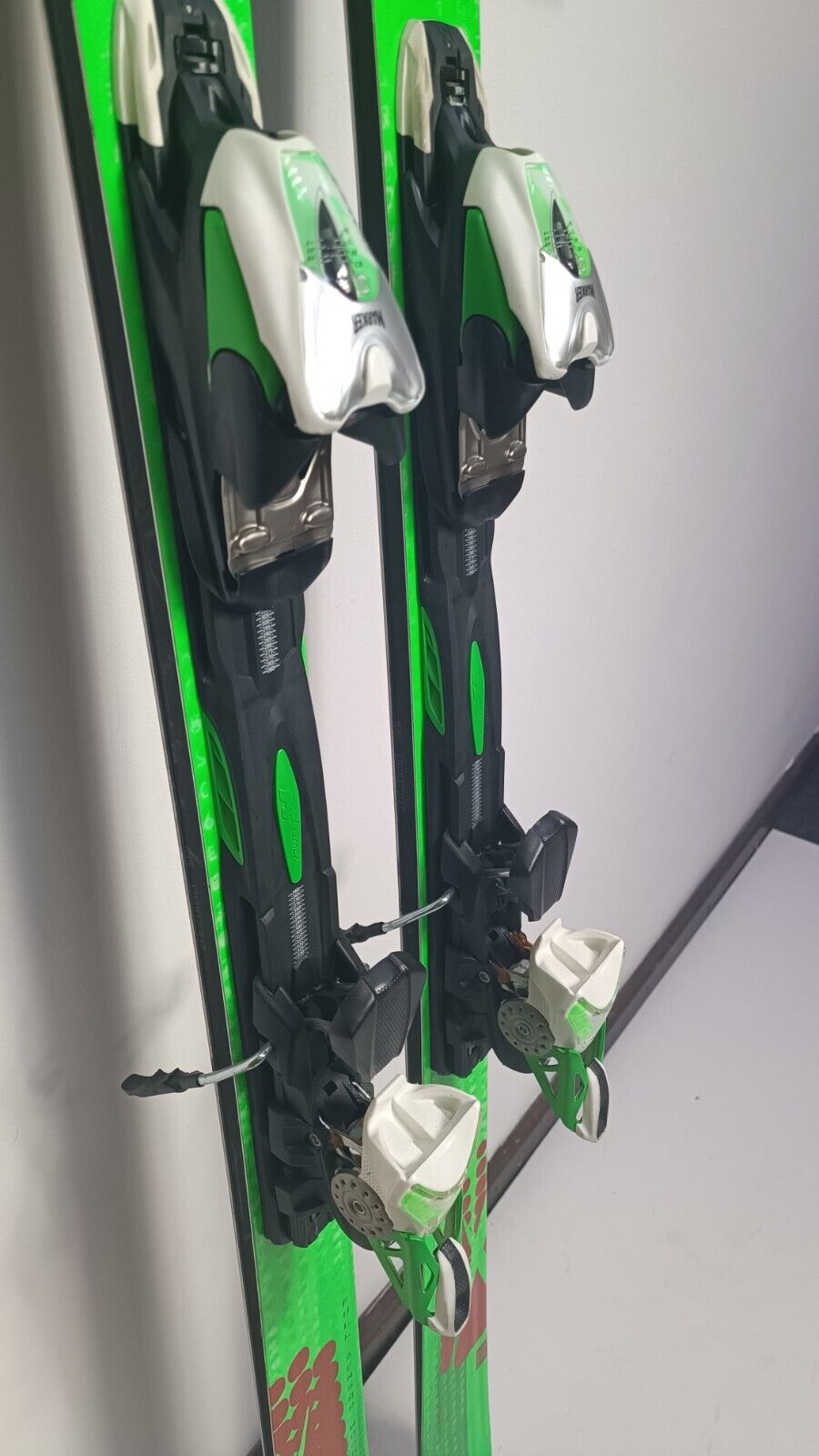 Volkl Code Speedwall 185cm Skis + nouvelles fixations Marker 12 - Sport d’hiver