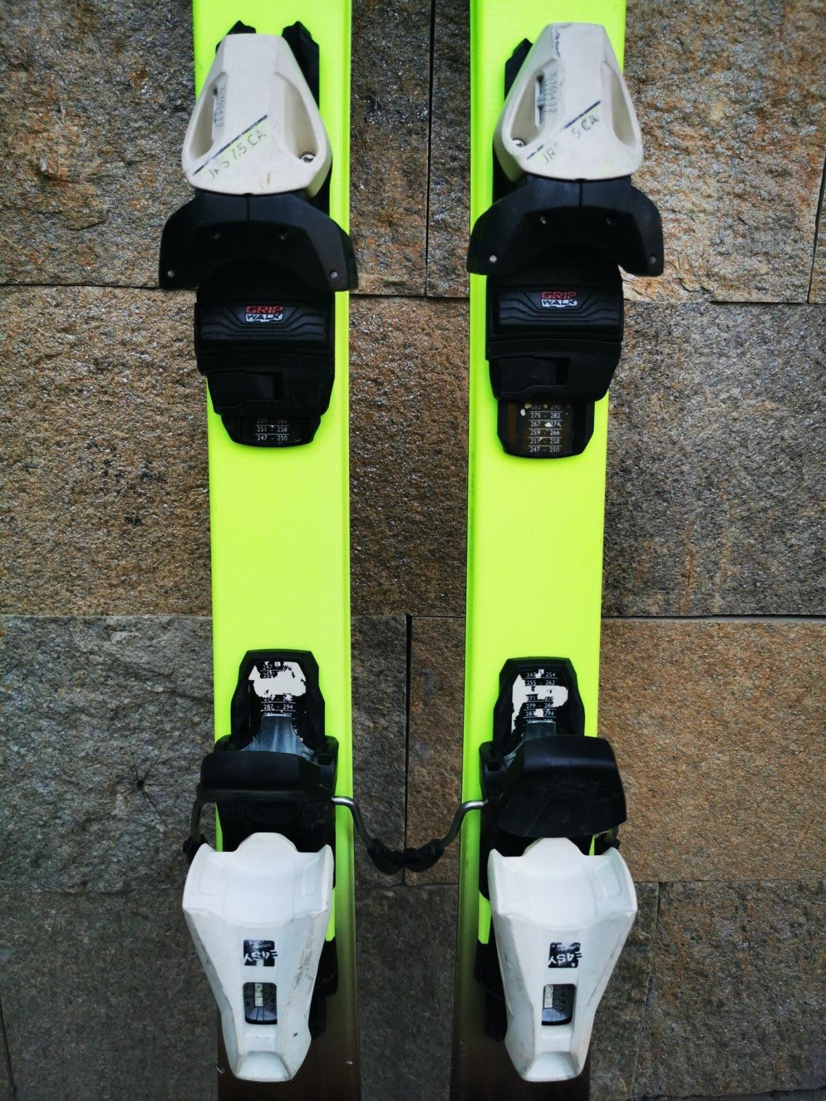 HEAD Supershape Team Easy 147cm  Ski + HEAD 7.5 Bindings  Winter Sport