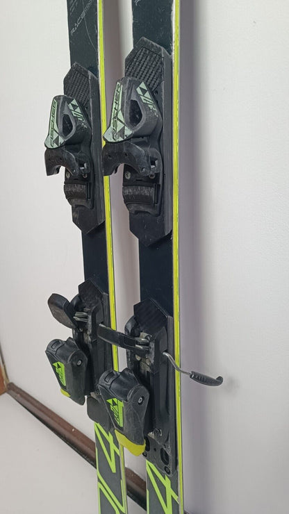 Fischer RC4 GS FIS 145 cm Ski + Fischer 7 Bindungen Wintersport Abfahrtsspaß