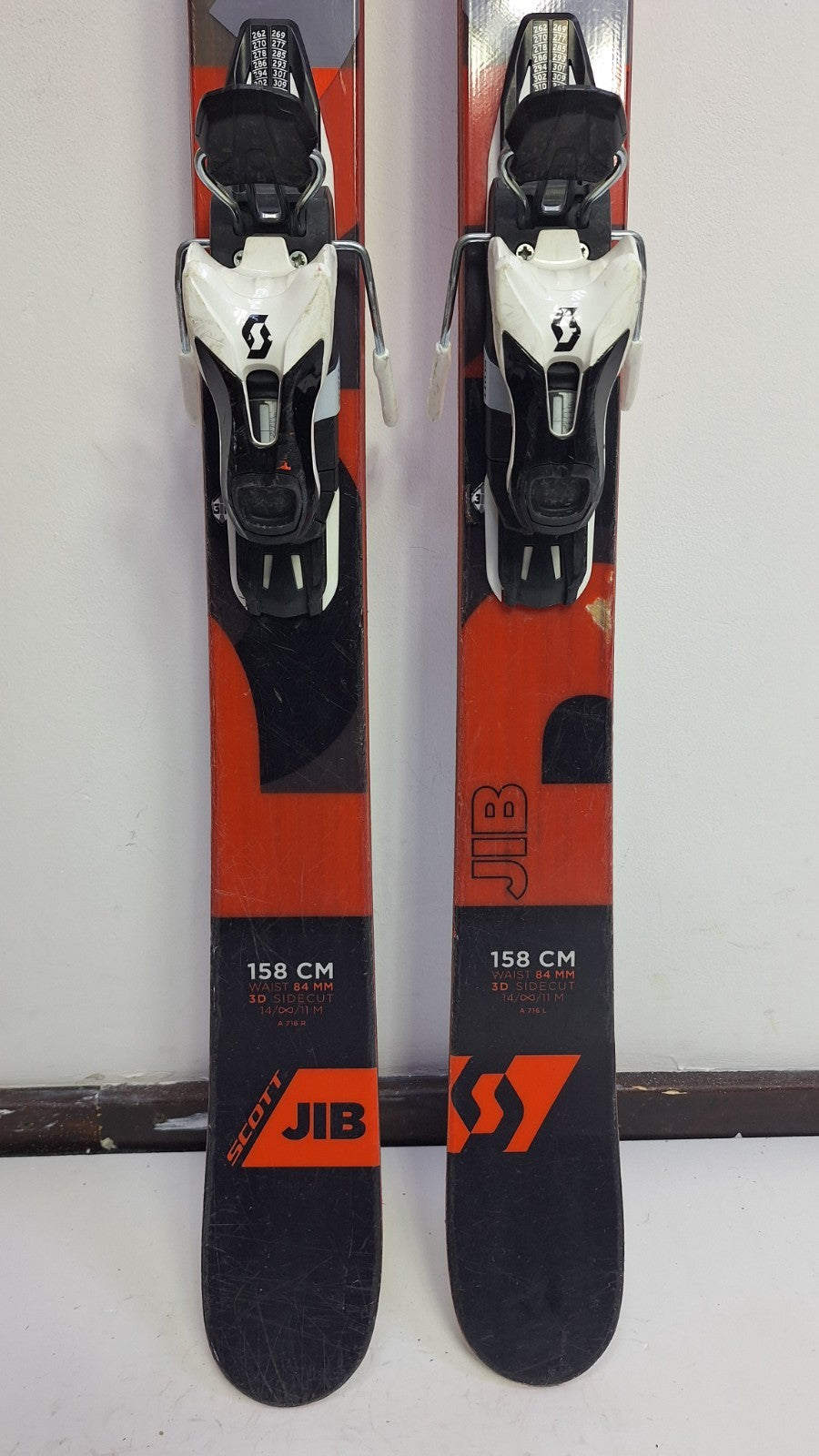Scott Jib 158 cm Ski + Scott 11 Bindings Winter Fun Snow Sport
