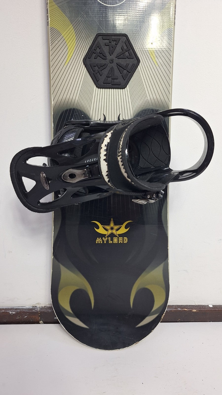 Stuf Mylend 157 cm Snowboard + Burton L Bindings Winter Sport Snow Fun