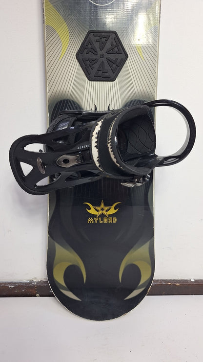 Stuf Mylend 157 cm Snowboard + Burton L Bindings Winter Sport Snow Fun