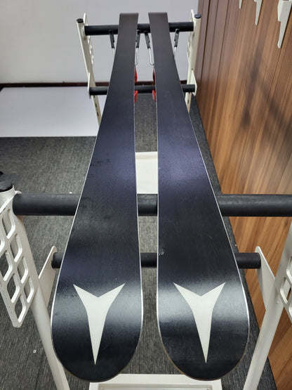 Sci Atomic Redster G9 145 cm + attacchi Atomic 7.5 Sport invernali all'aperto