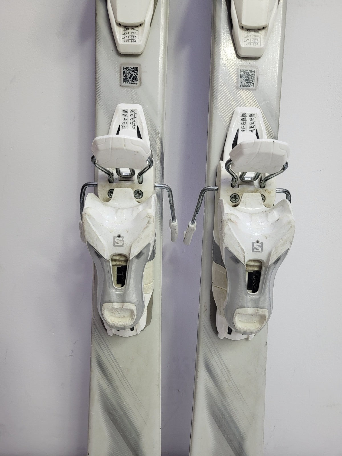 Salomon Luan 144cm Ski + Salomon Lithium 10 Bindings Winter Sport Fun Snow