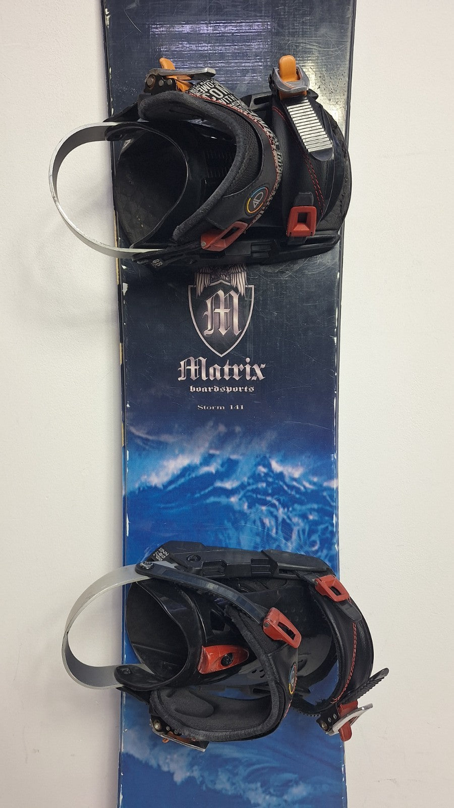 Matrix Storm 141 cm Snowboard +HEAD Rental M Bindings Snow Adventure Fun
