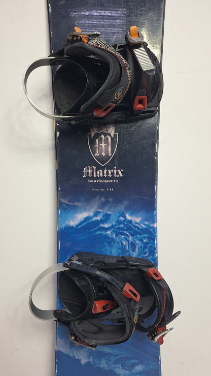 Matrix Storm 141 cm Snowboard +HEAD Rental M Bindings Snow Adventure Fun