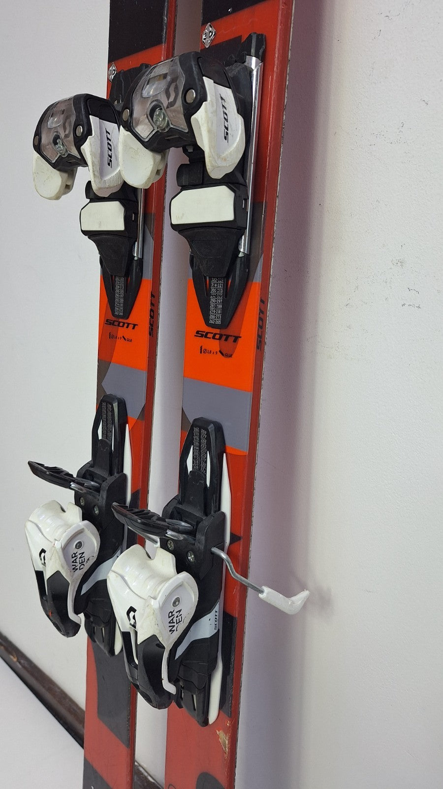 Scott Jib 158 cm Ski + Scott 11 Bindings Winter Fun Snow Sport
