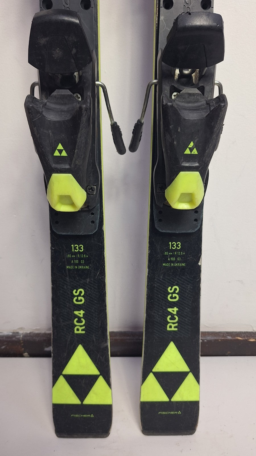 Fischer RC4 GS 133 cm Ski + Fischer 7.5 Bindungen Wintersport Schneespaß