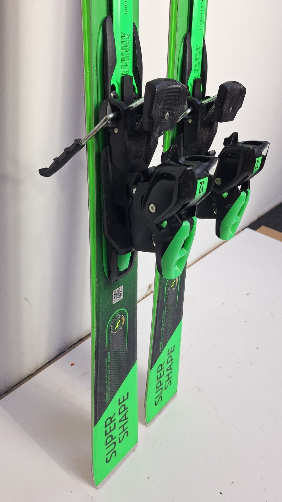 HEAD Supershape e-Magnum  156cm Ski + Head PRD 12  Bindings Winter Sport