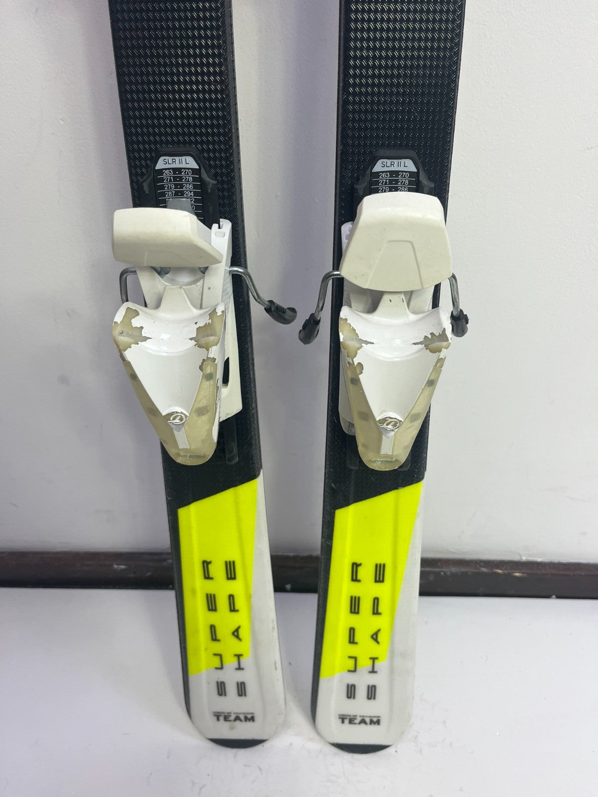 Ski HEAD SupershapeTeam R SLR2 147cm + fixations Tyrolia LRX 9, sports d’hiver et plaisir