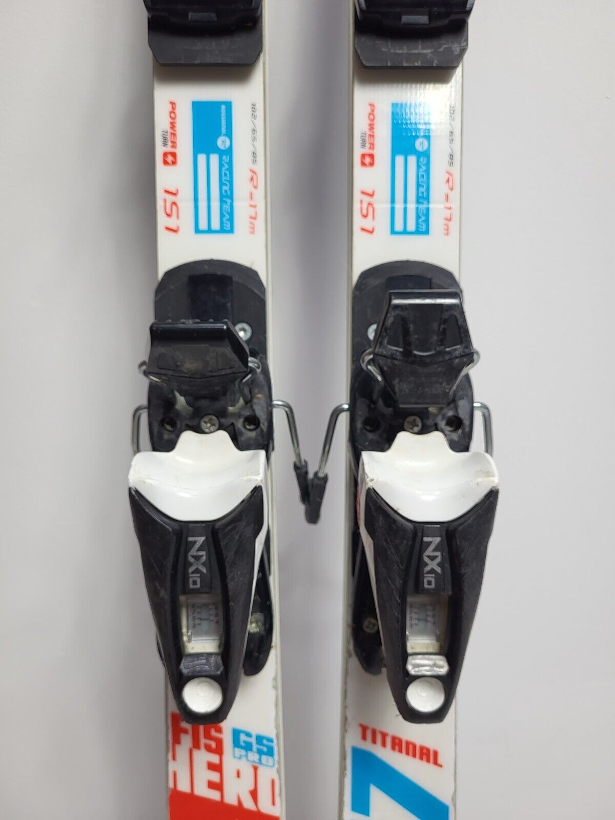 Ski Rossignol Hero FIS GS Pro 151 cm + fixations Look 10 Plaisir hivernal Neige