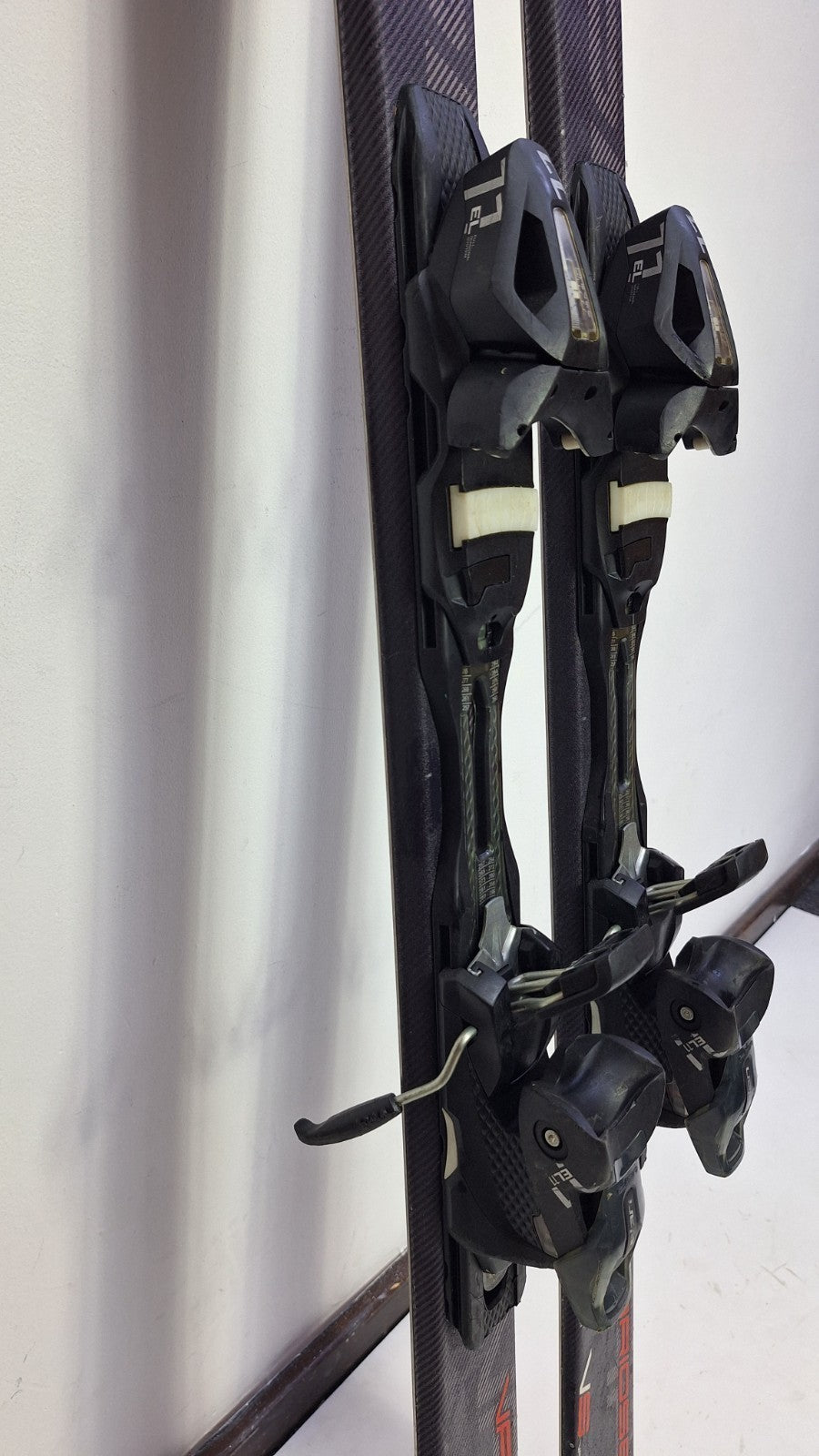 Atomic Vario Series V5 166 cm Ski + Elan EL 11 Bindings Snow Winter Fun Sports