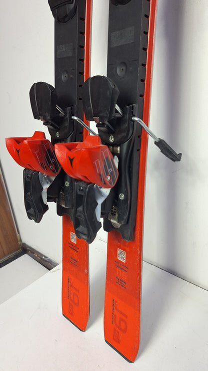 Atomic Redster J9 116 cm Ski + Atomic 7.5 Bindungen Wintersport Schneespaß