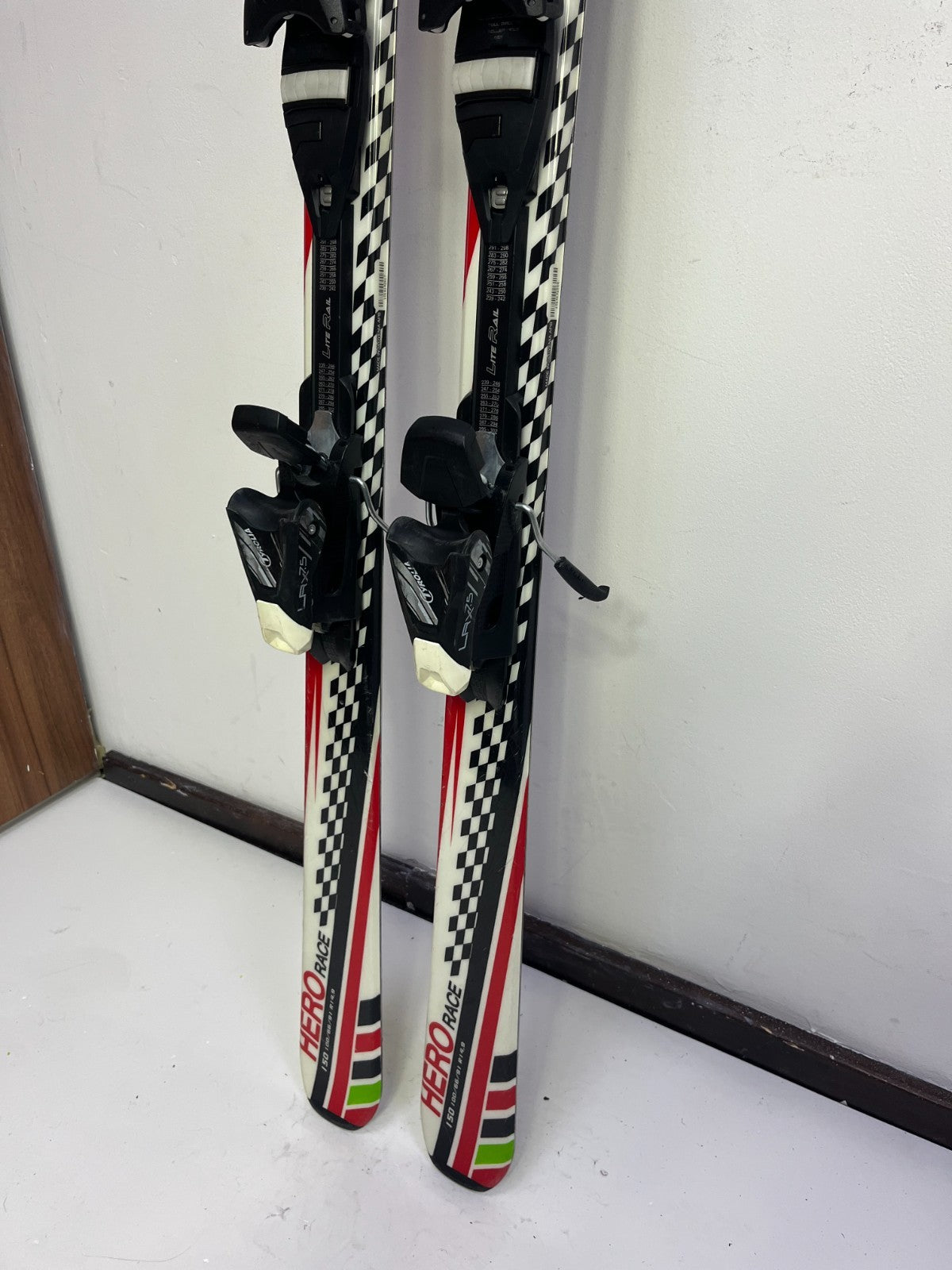 Nevica Hero Race 150cm Ski + Tyrolia LRX 7.5  Bindings Adventure Winter Sport