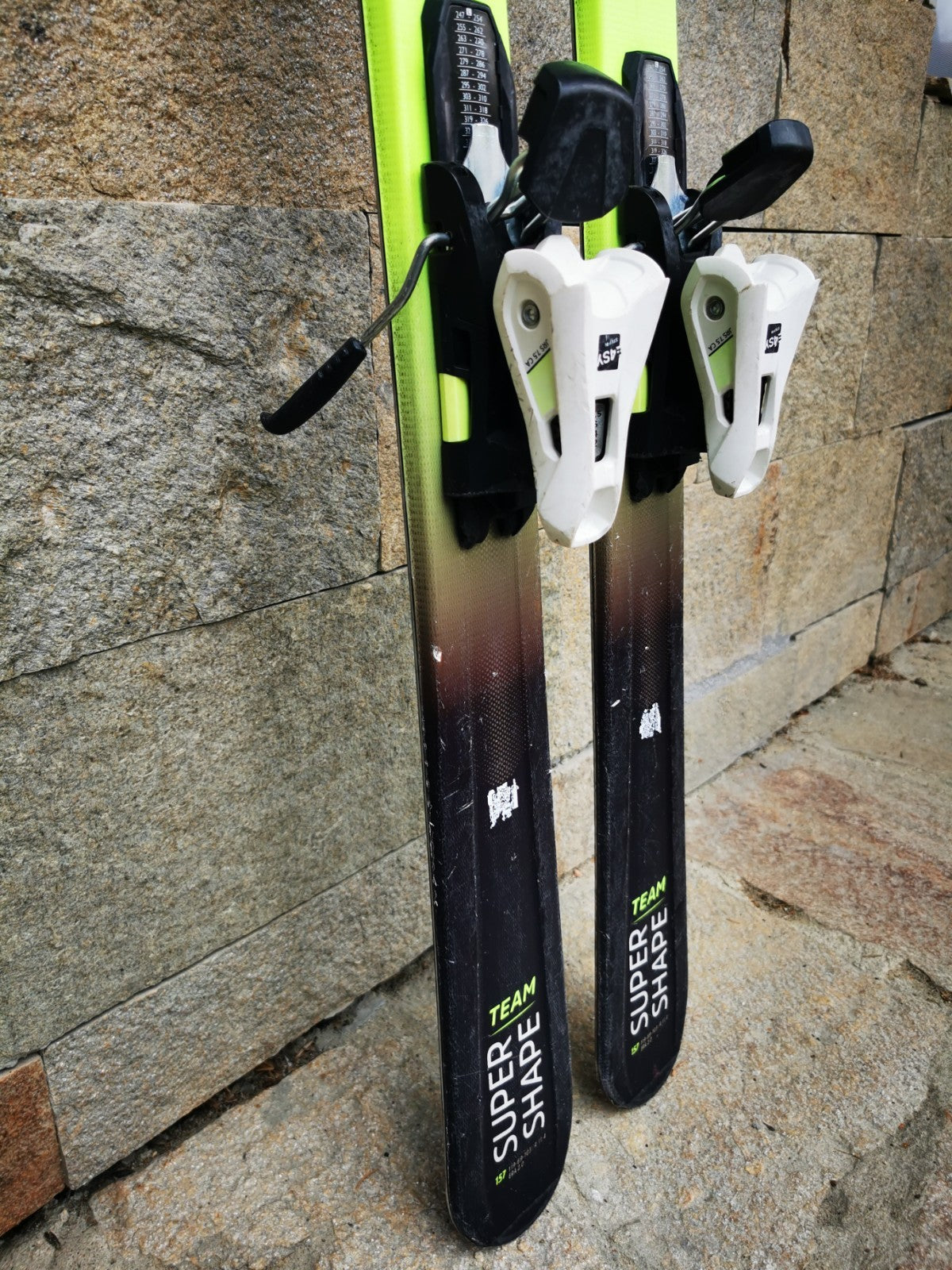 HEAD Supershape Team Easy 157cm  Ski + HEAD 7.5 Bindings  Winter Sport
