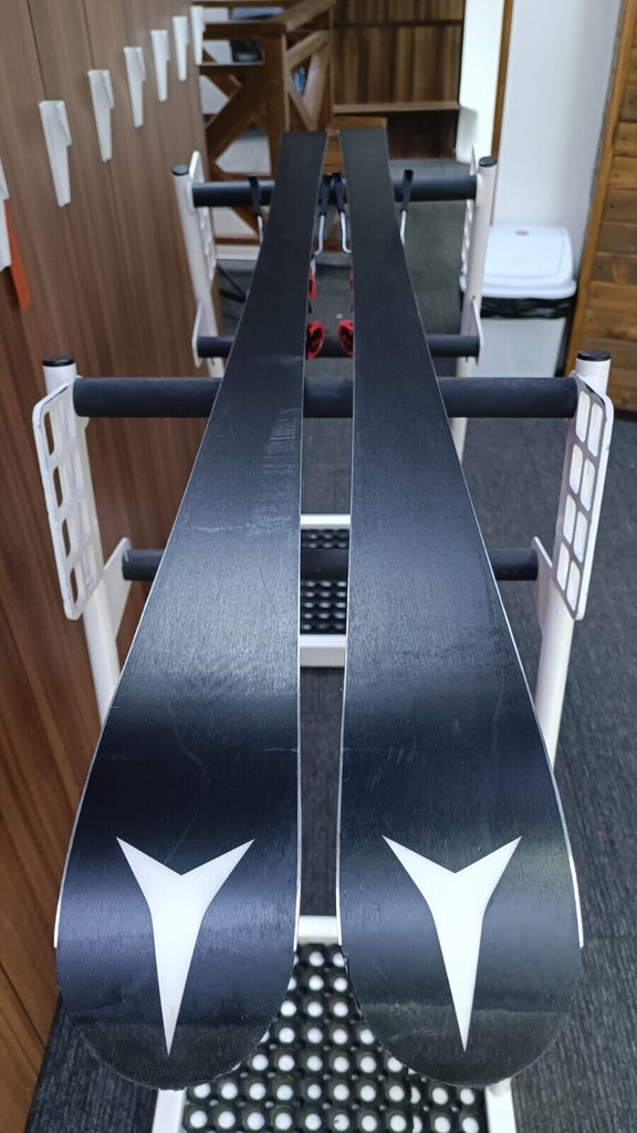 Atomic Redster G9 159cm Ski + Atomic 12 Bindings Winter