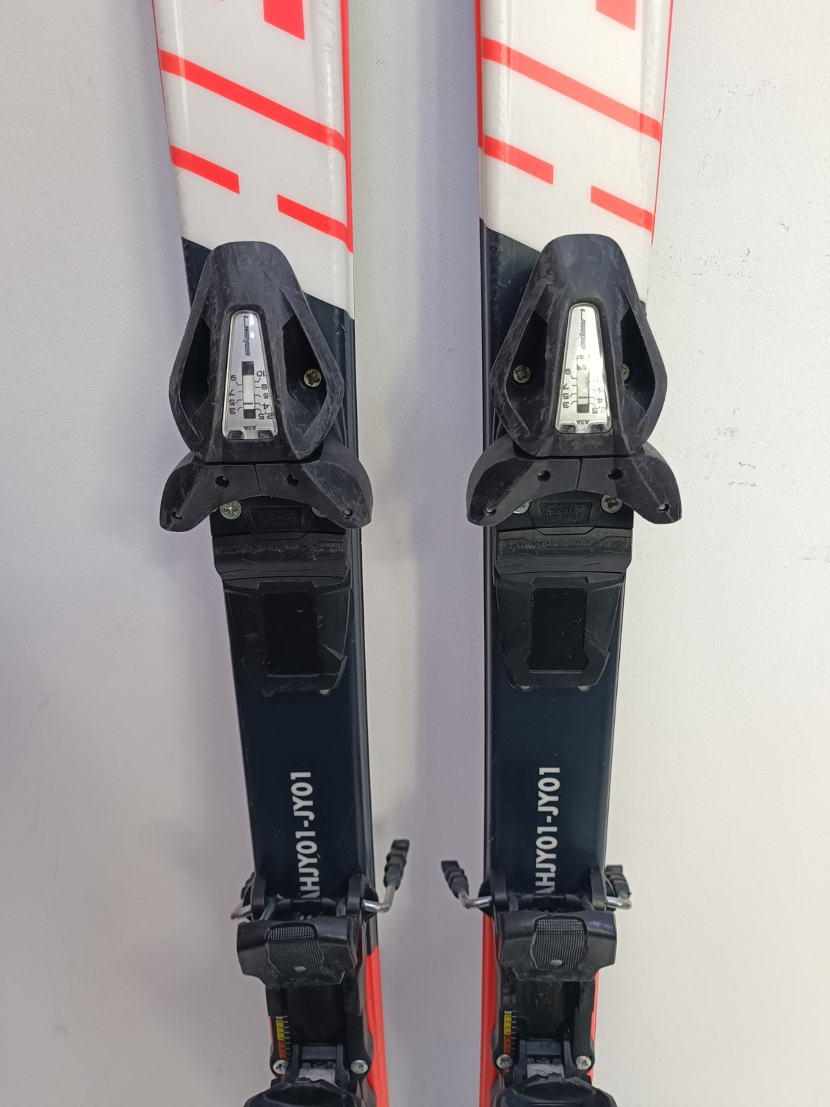 Sci Rossignol Hero J 150 cm + attacchi Elan ESR 10 Divertimento invernale Sport sulla neve