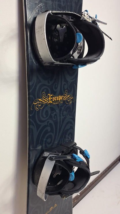Snowboard Matrix Escape 136 cm + Attacchi HEAD Rental S Avventura sulla neve
