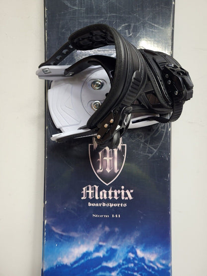 Matrix Storm 141 cm Snowboard + NEW Firefly Size S Bindings Snow Adventure Fun