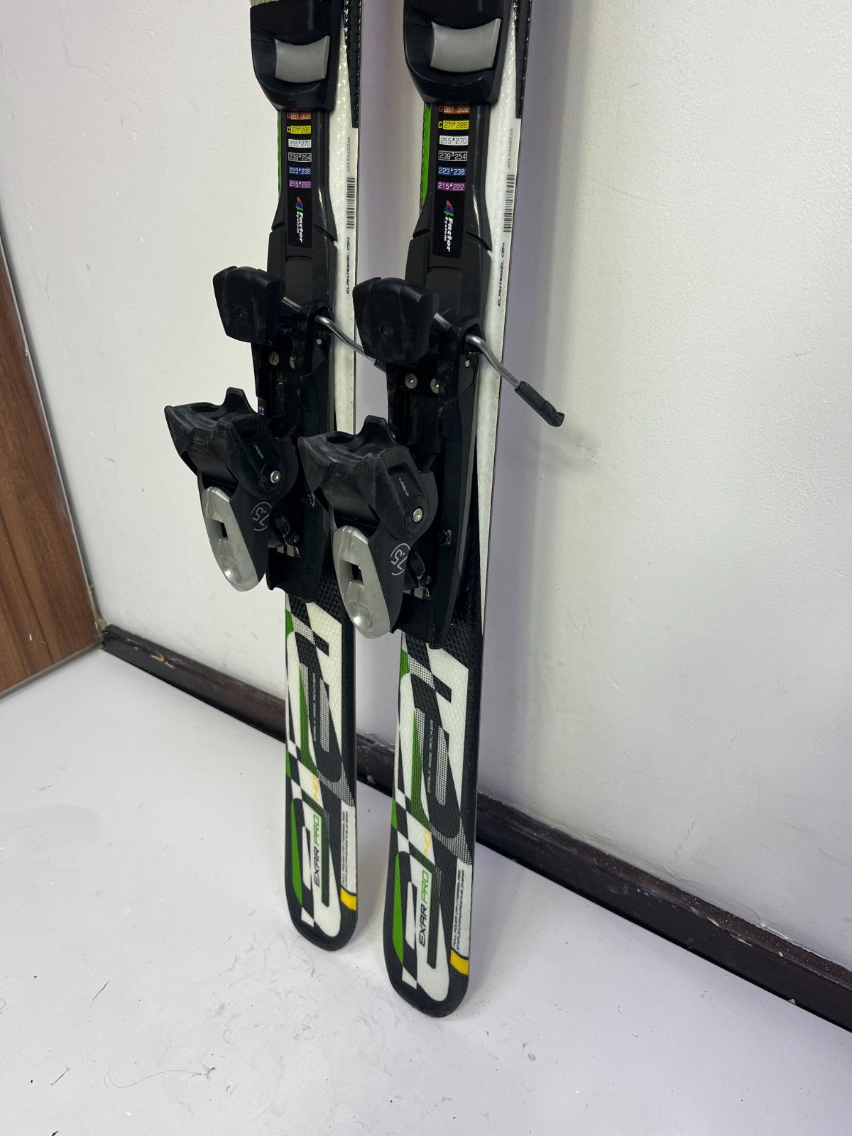Sci Elan Exar Pro 140 cm + attacchi Elan ESP 7.5 Sport Neve Inverno Divertimento Avventura