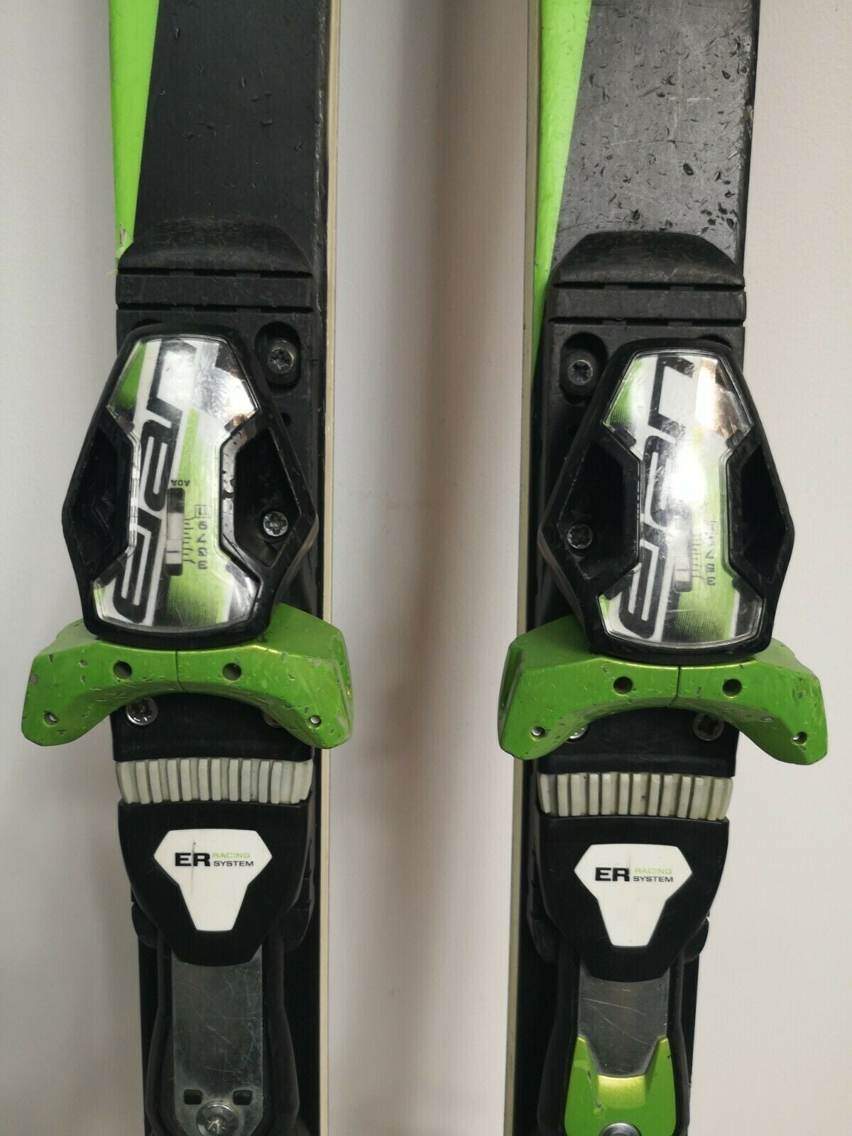 Elan Race RCG 158 cm Ski + Elan ER 11 Bindungen Winterspaß Schneeabenteuer Sport